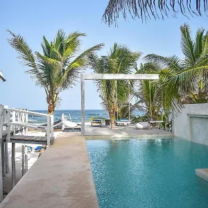 Lamar Front And Pool Hotel Tulum Pueblo